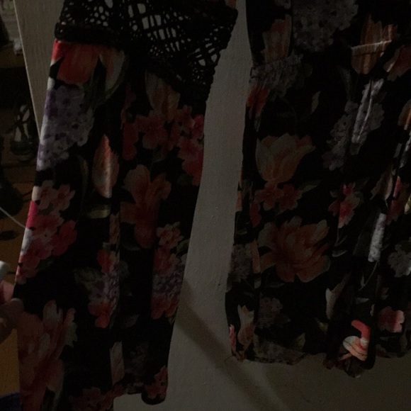 Forever 21 belle sleeve romper - Picture 2 of 4